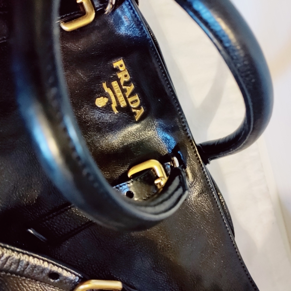 Prada Glacé Black Leather Tote Bag – Gold & Silver Hardware – Rare & Pristine! - Picture 14 of 15